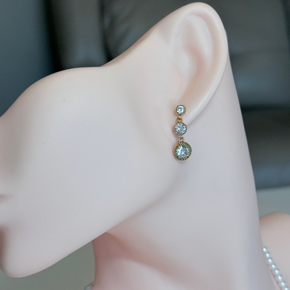 Gold Drop Cubic Zirconia Dangle Earrings - Elegant Three-Stone Design
